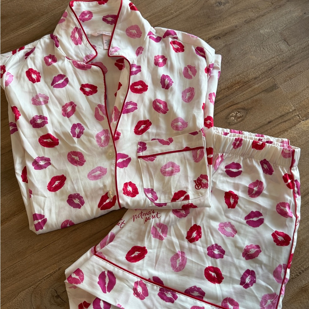 Victoria's Secret Pink and Red Lip Print Pajama Set